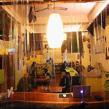 Bona Cafe Restaurant & Sala Guest House Варанаси Екстериор снимка