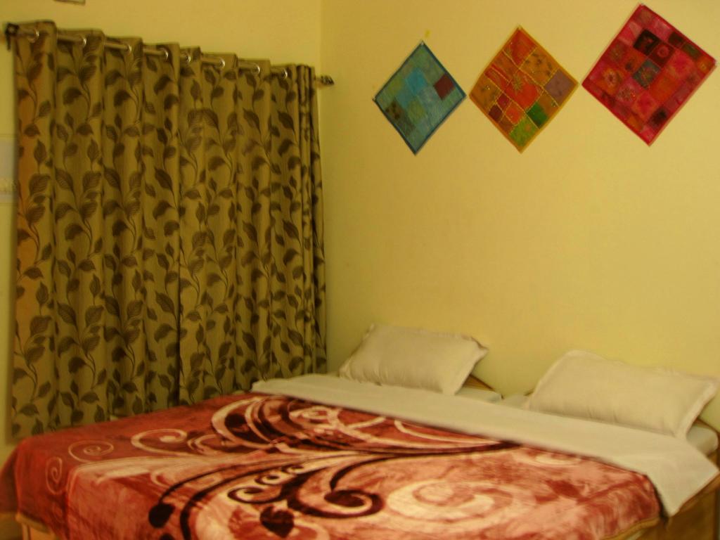 Bona Cafe Restaurant & Sala Guest House Варанаси Стая снимка